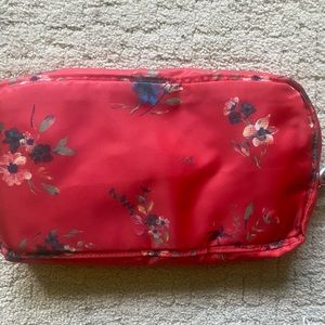 NWOT Puddle Jumper Packable Tote in Bouquet Red